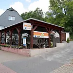 Apartment-schiefe- Marie *