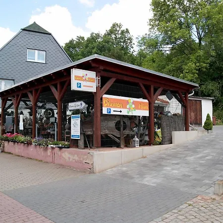 Apartment-schiefe- Marie *
