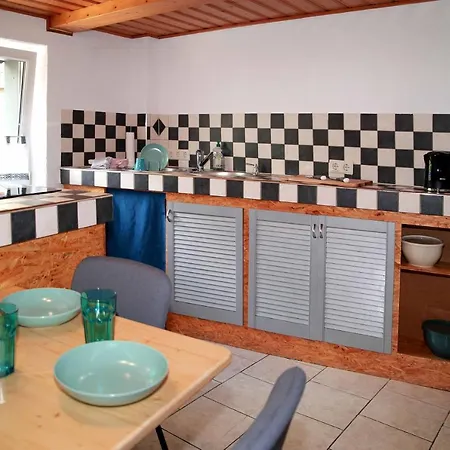 Apartment -schiefe- Marie *
