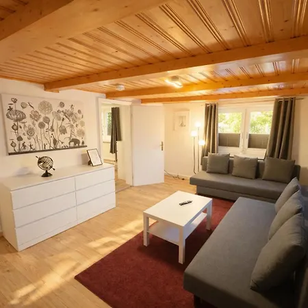 Apartment-schiefe- Marie *