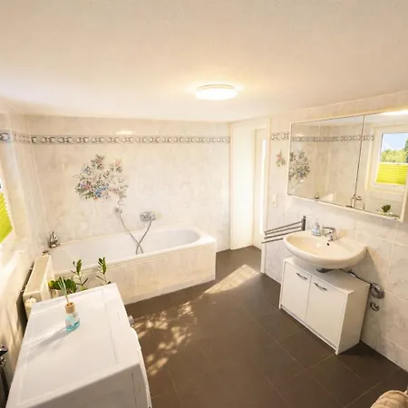 Apartment-schiefe- Marie * Oberlungwitz