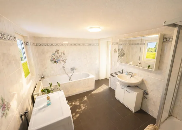 Apartment-schiefe- Marie * אוברלונגוויץ